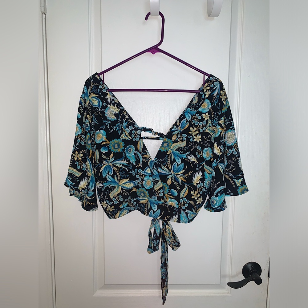 BALBOA Fashion Flowly Floral Tie Back Crop Top - M/L